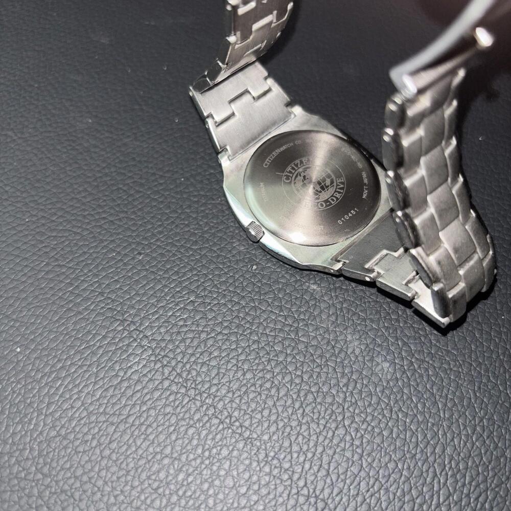 Vintage Citizen Eco Drive Thin Titanium Case Big Wrist 9 Inch Bracelet - Picture 3 of 9